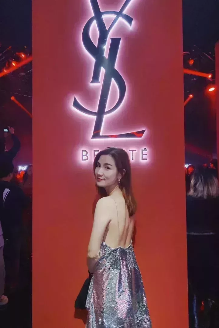 LOGO是兵家必爭之地,可以想象我拍這張照片花了多大力氣,擠走了多少人