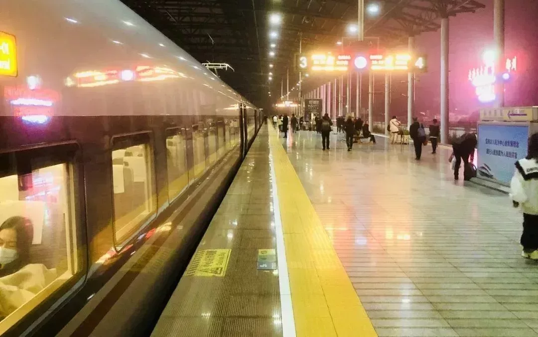中國的高鐵堪稱一絕,準時準點。在美國搭乘火車的體驗遠遠不如。