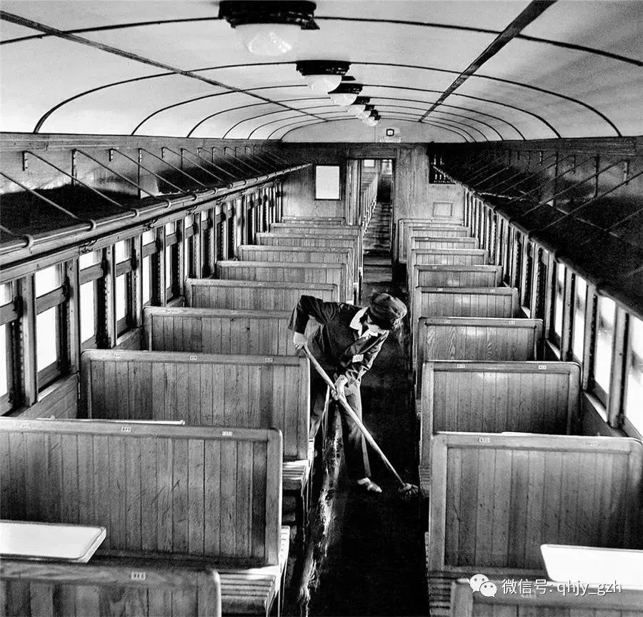 60年代火車木板硬座