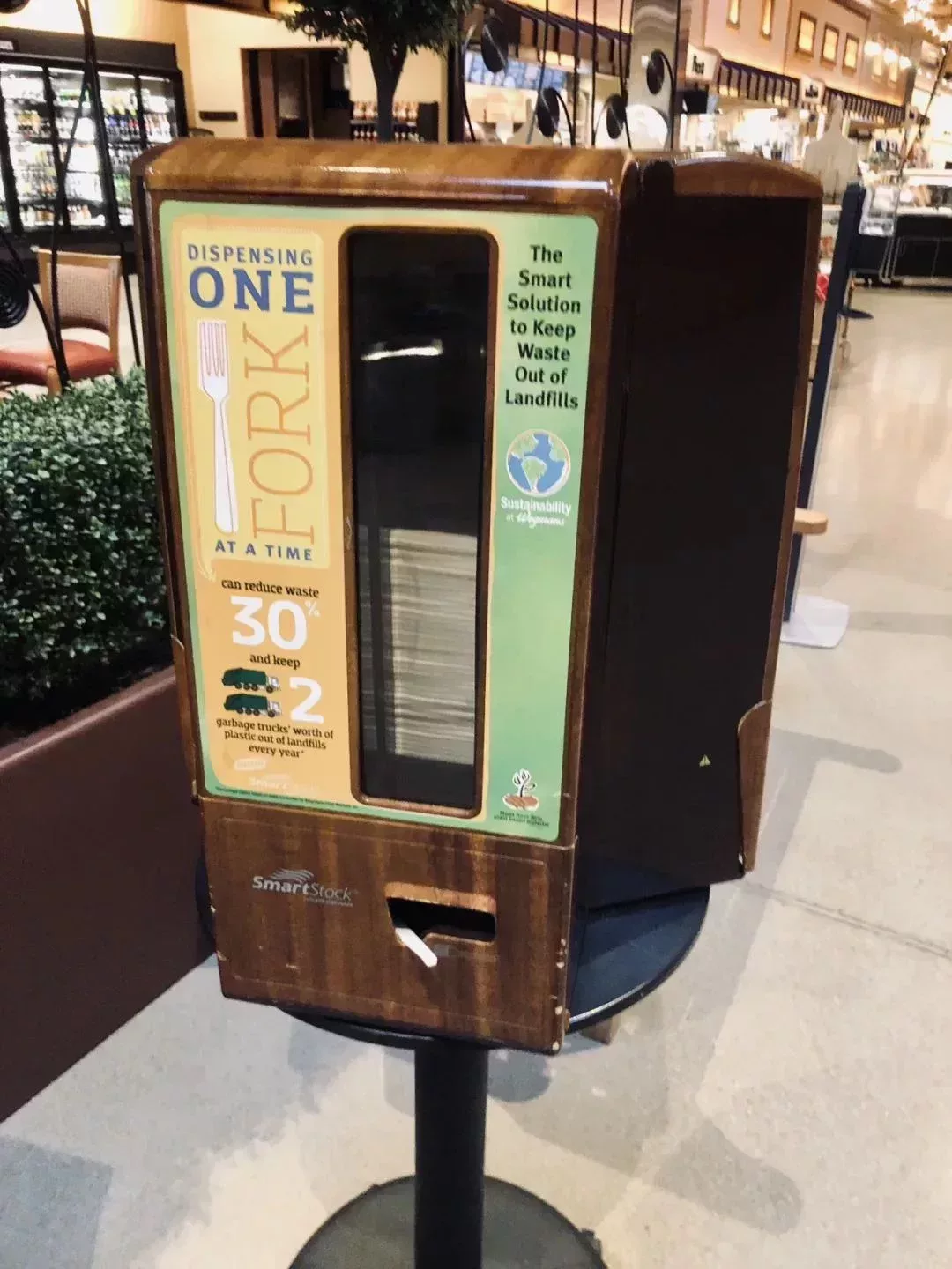 免費的塑料餐具。