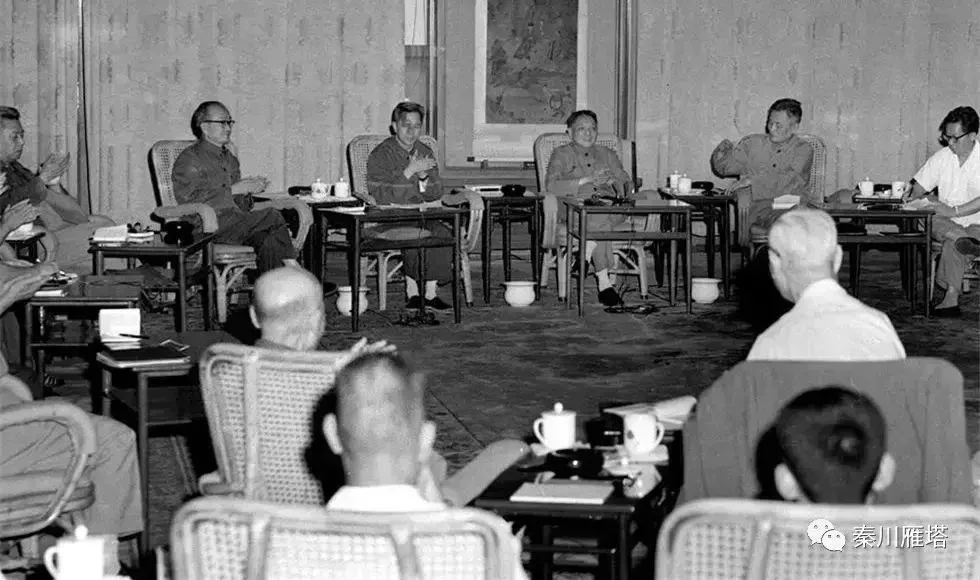 1977年,鄧小平主持的工作會議做出了恢復高考的決定