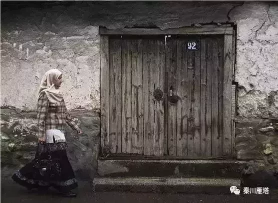 新帕扎爾街頭的穆斯林婦女