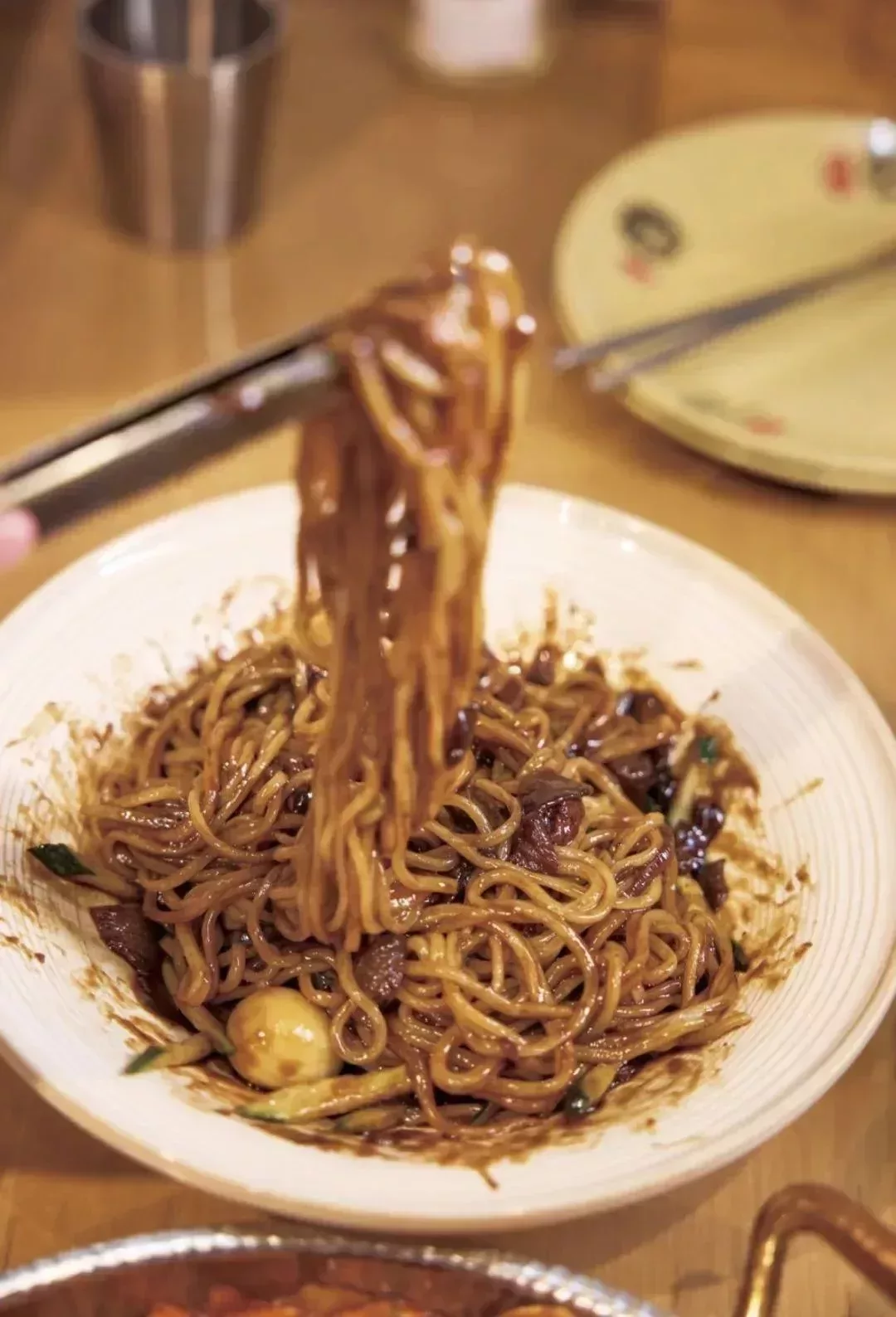 秀成炸醬麪的原料,從醬料到麪粉均要從韓國進口