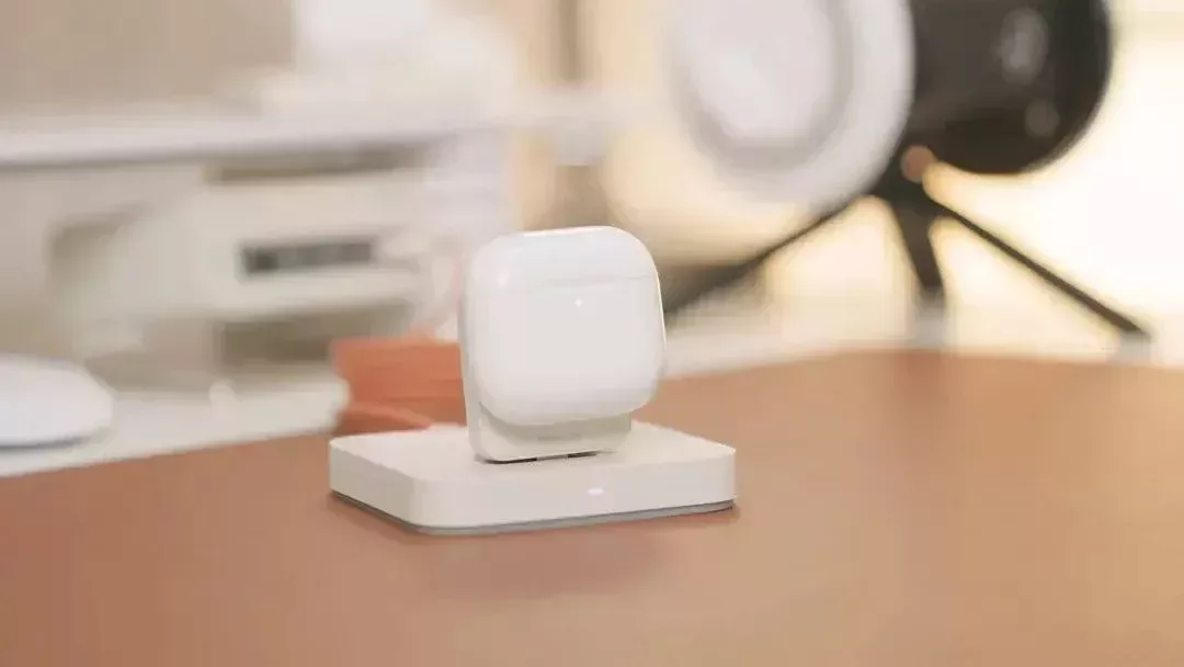 支持用 Apple Watch 充電器和普通的 Qi 認證充電器進行無線充電
