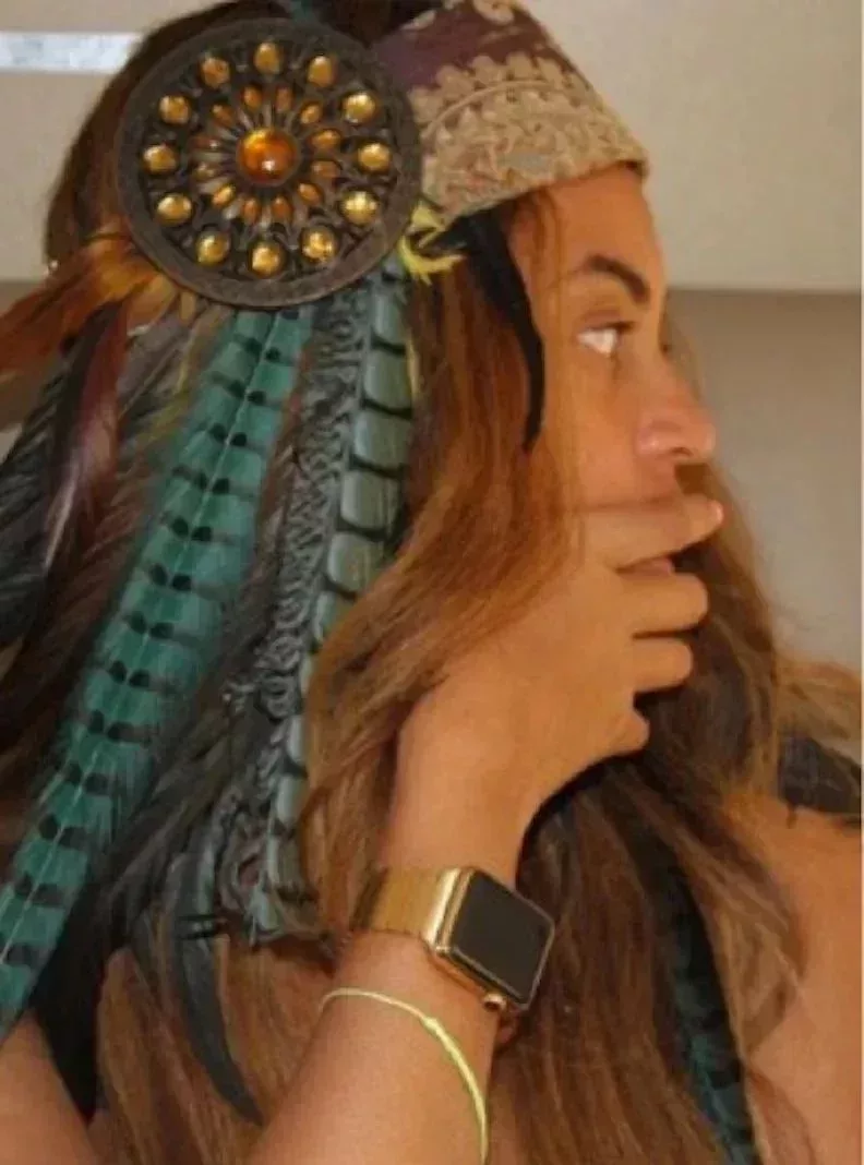 Beyoncé 佩戴着一塊 18K 金的 Apple Watch Edition (圖源 HODINKEE )