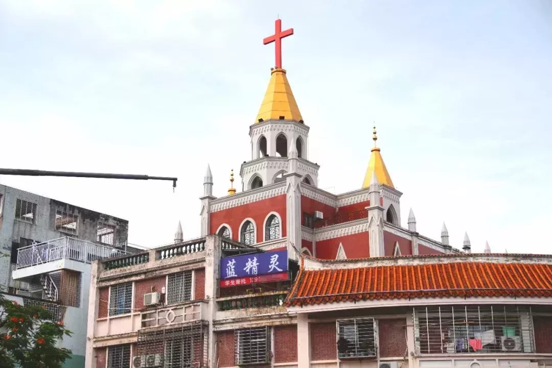一條街就彙集了不同的宗教文明。