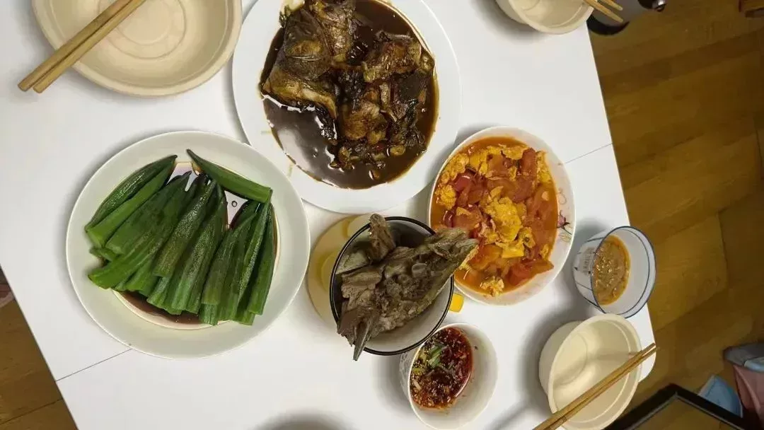▲ 葉佳聚會時的飯菜。