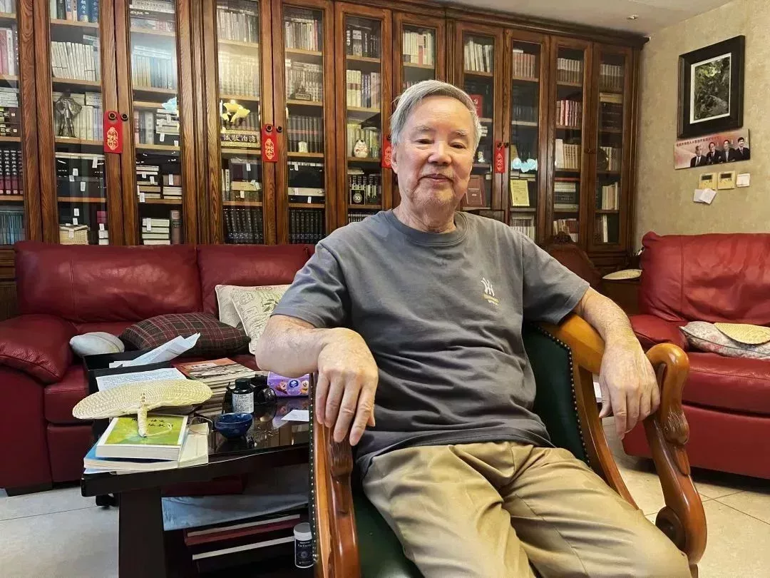 ▲ 2024年9月3日,溫儒敏在北京家中接受記者專訪。