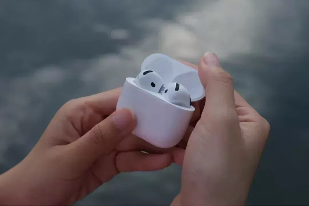 隱藏式呼吸燈開蓋亮起。