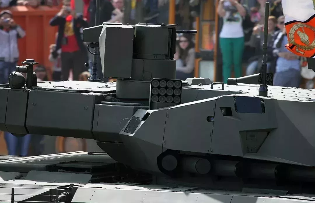 ▲T-14主戰坦克裝備的“阿富汗石”主動防禦系統同樣衍生自195工程
