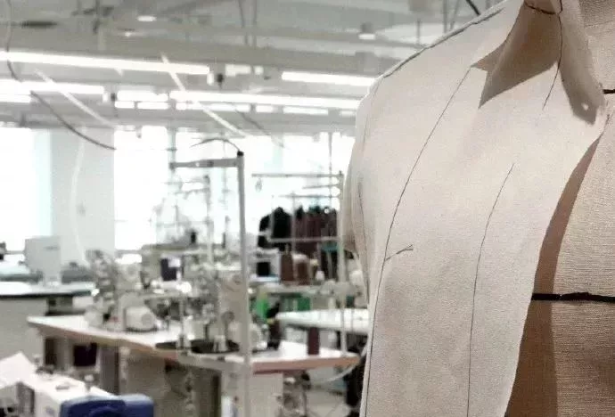 從品牌授權轉型爲自營品牌,南極人里程碑系列成衣製作工坊