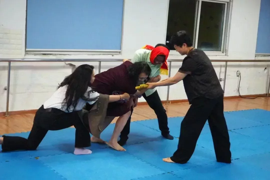“防性侵”版小紅帽的演繹現場