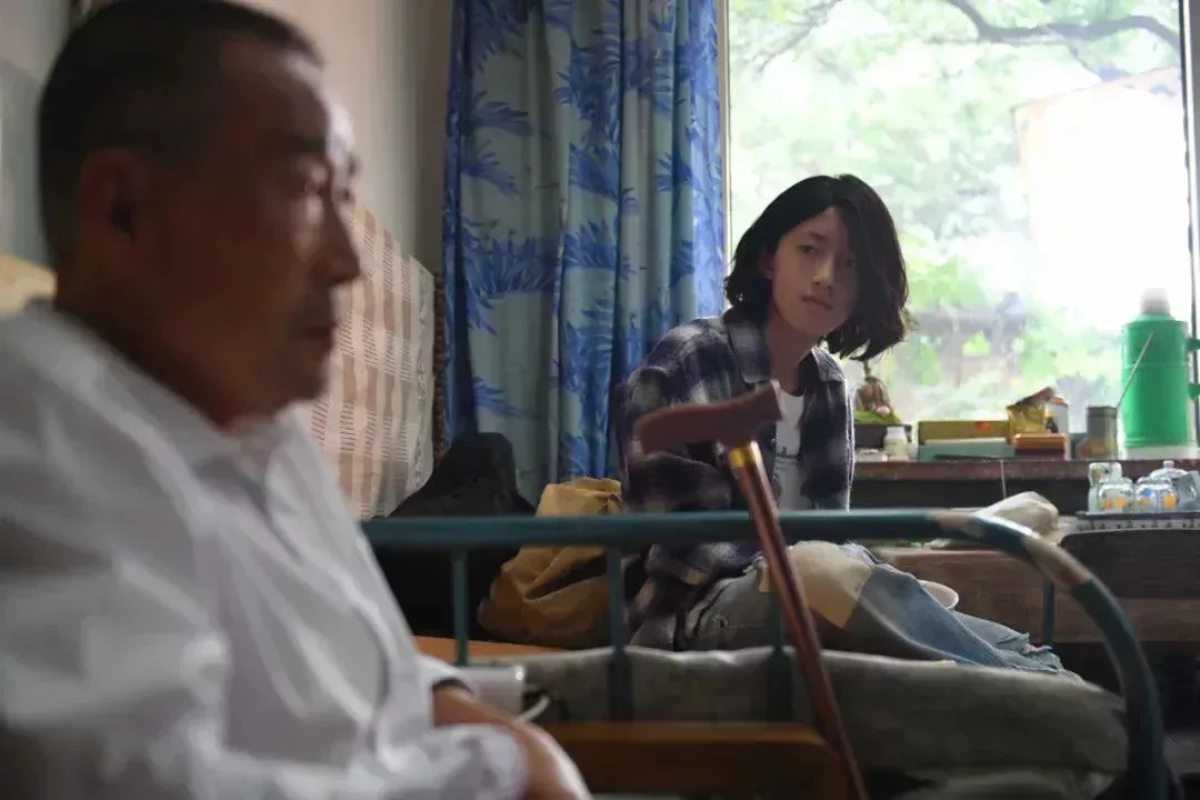 《八月》裏的張小雷長大了。(圖/《下午過去了一半》)