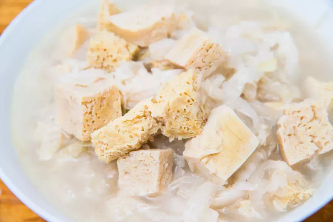 酸菜燉凍豆腐,越燉越有味