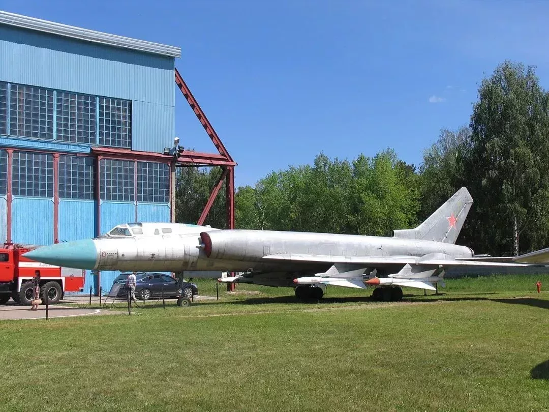 ▲圖-128截擊機