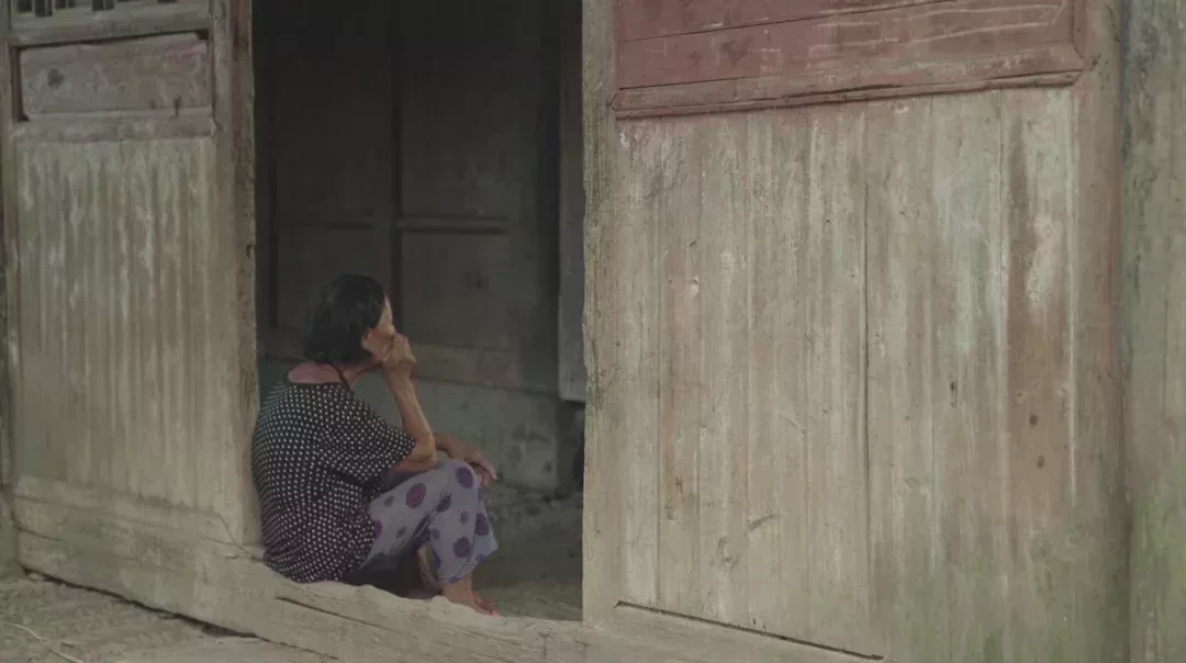 過去在江永,女書在女性間祕密流行,靠母親傳給女兒、老人傳給少女,代代相傳,留存的文字記錄了不同時代女性的生活日常。