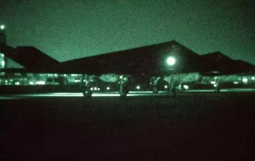 ◇ 圖爲夜間起飛準備執行打擊任務的F-117