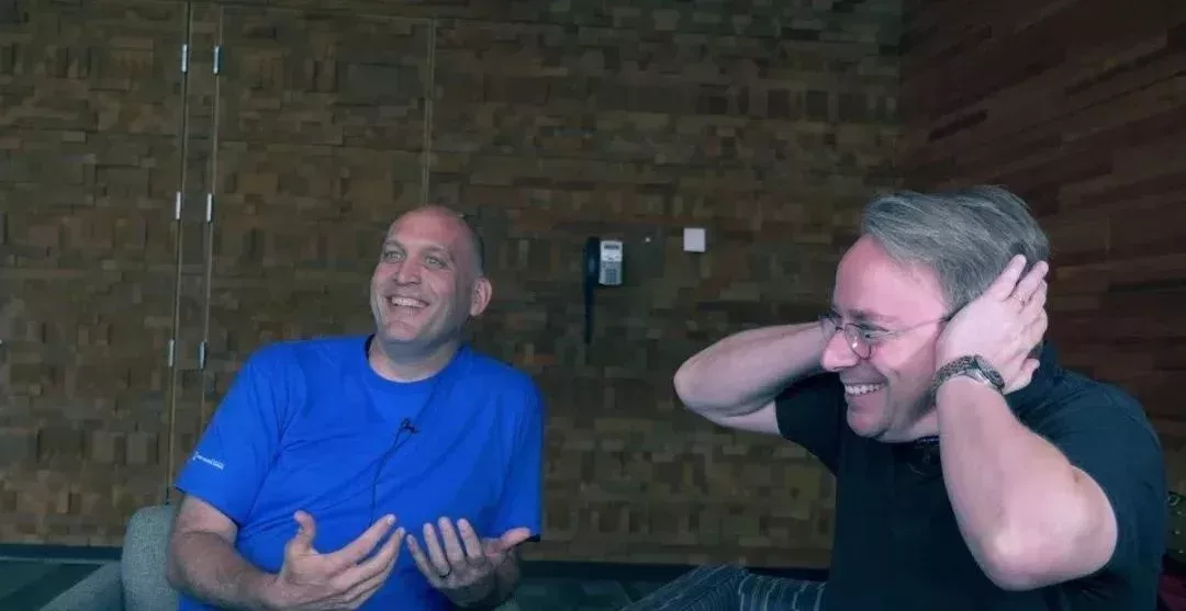 ▲ Greg Kroah-Hartman(左)和 Linus Torvalds