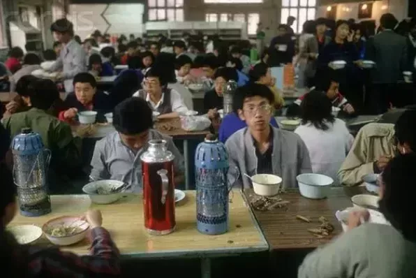 八十年代北大食堂