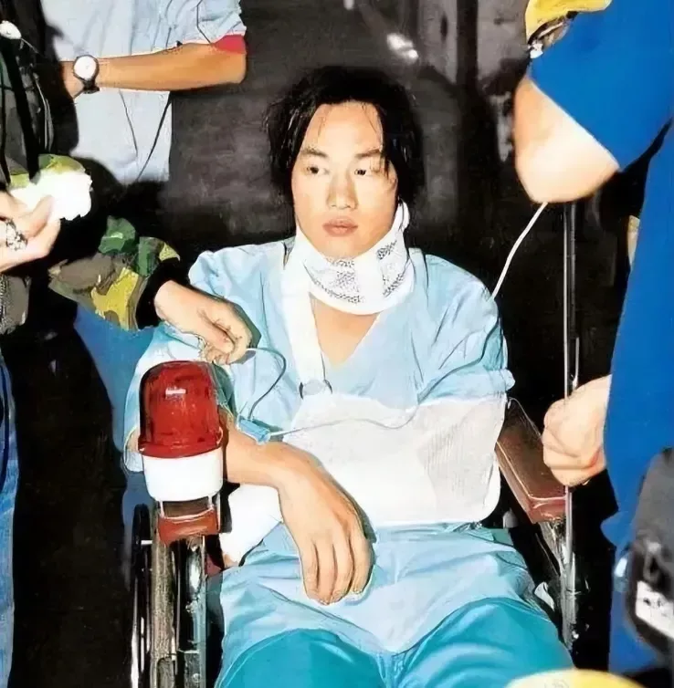 徐濠縈聽說陳奕迅受傷後,她便想立刻從香港飛往臺灣。但由於當天的航班已經滿員,她乘坐貨機飛去了臺灣。