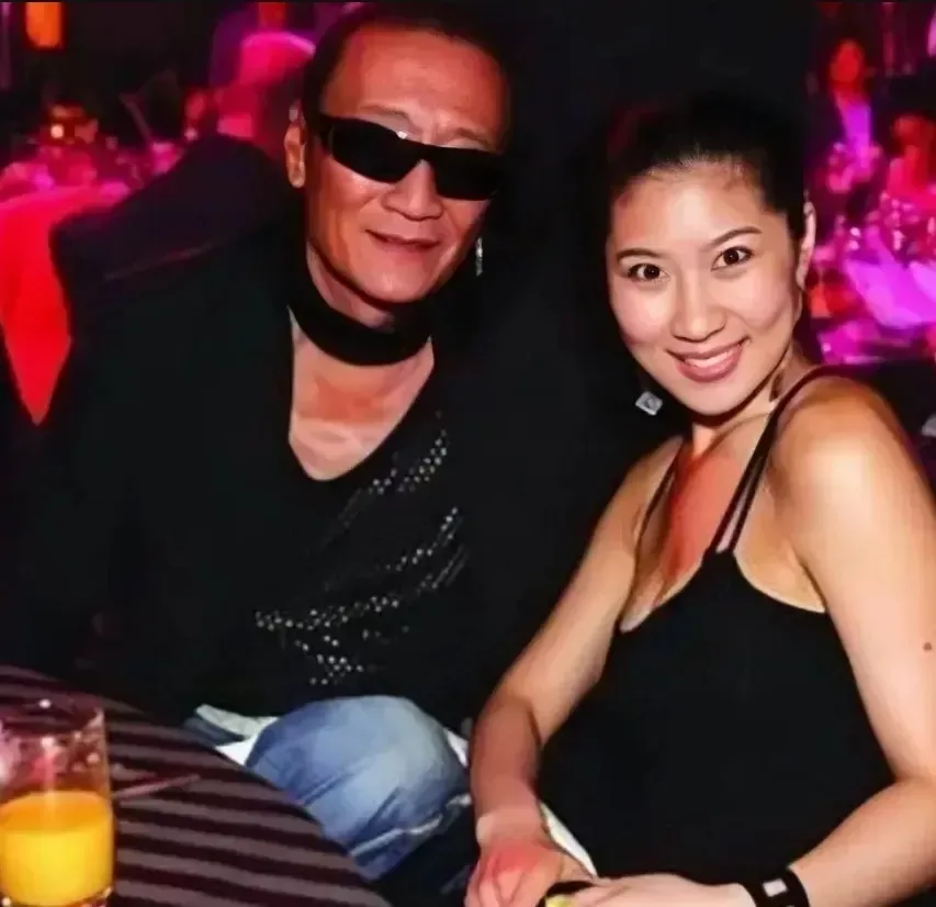 謝賢與Coco:2000萬分手費背後,相差49歲相伴十二年的愛情故事