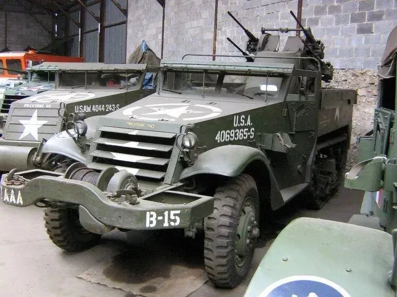 ▲M16防空車,安裝四聯裝12.7毫米M2重機槍,該車有時需要承擔對地火力掩護任務