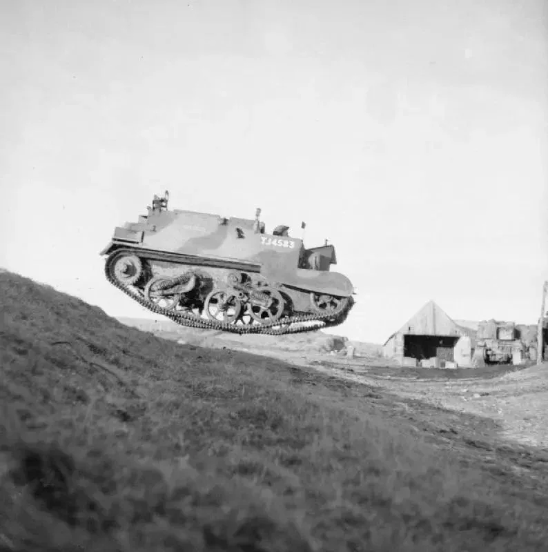 ▲1942年,在蘇格蘭參加軍事演習的通用運載車MK-I
