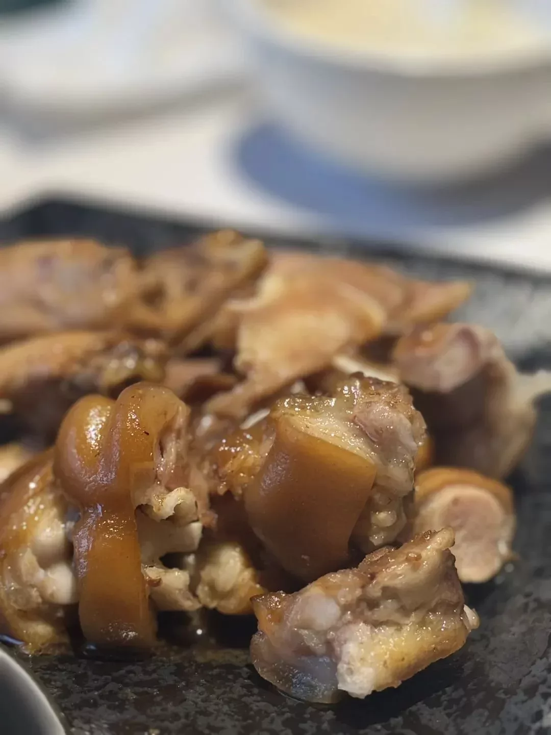 人一旦知道愛是什麼樣,就會矯情起來……