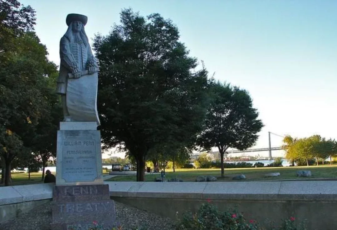 ◇ 圖爲現在的賓州條約公園中的小威廉·佩恩雕塑