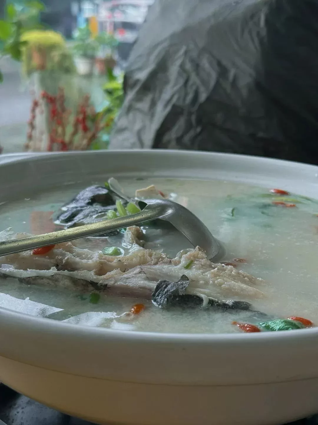 人一旦知道愛是什麼樣,就會矯情起來……