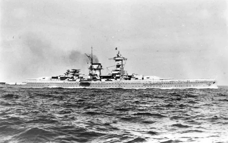 ▲德意志級裝甲艦二號艦舍爾海軍上將號