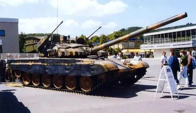 ▲T-72M2主戰坦克