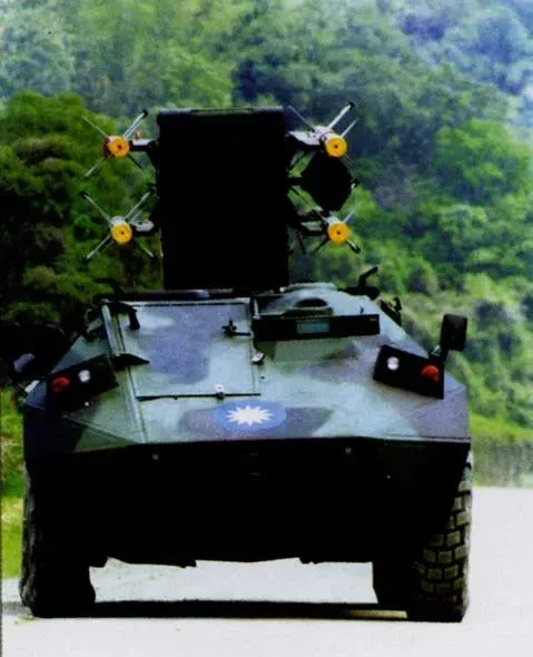 ▲另一輛捷羚原型車,使用CM-31輪式裝甲車底盤
