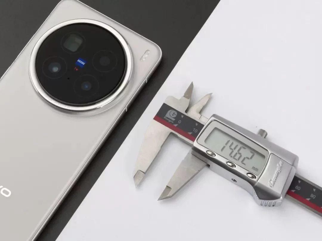 vivo X200 Pro 智能手機鏡頭厚度
