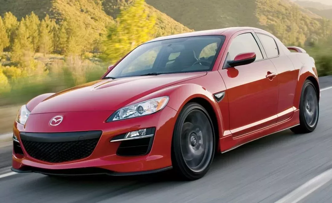 後期FaceLift Mazda RX8(R3)
Via: The Driver
