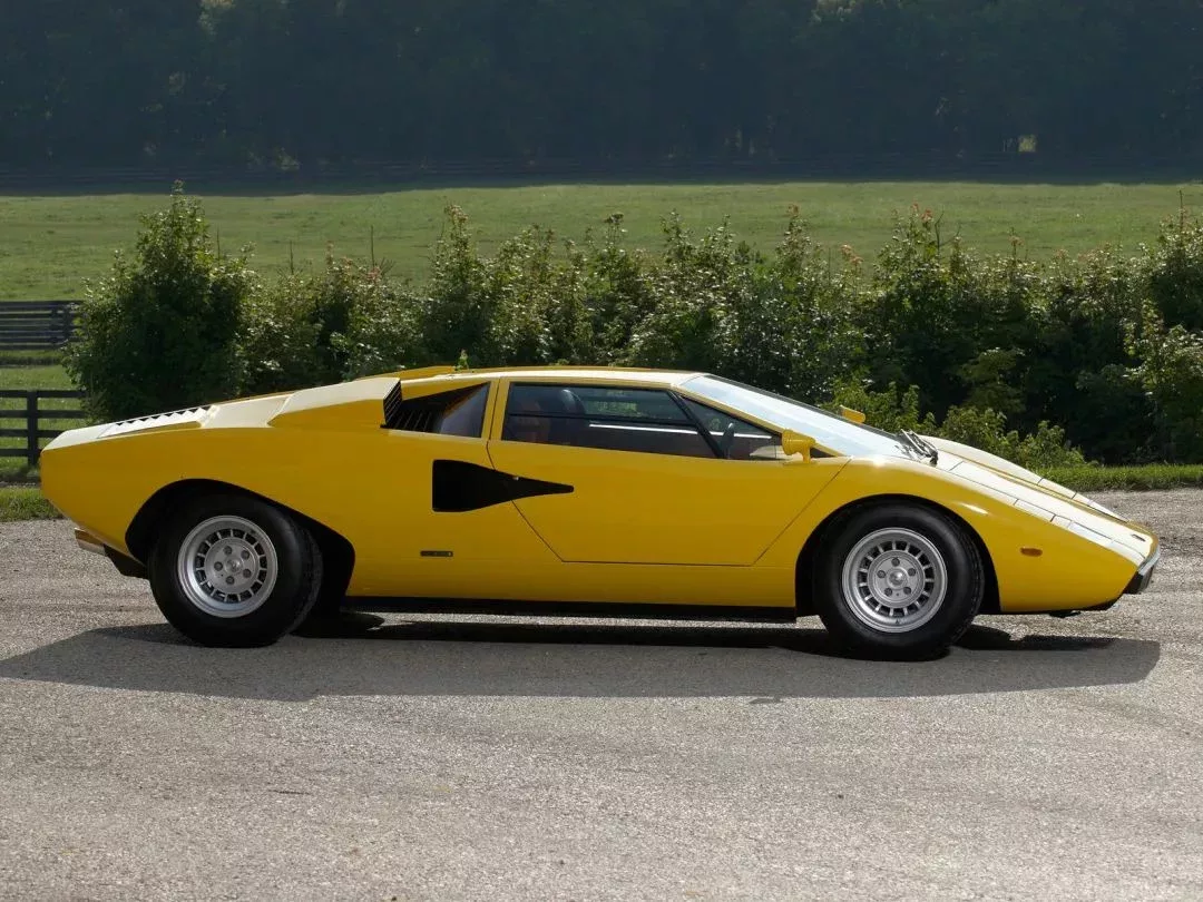 Lamborghini Countach
designed by bertone
1974