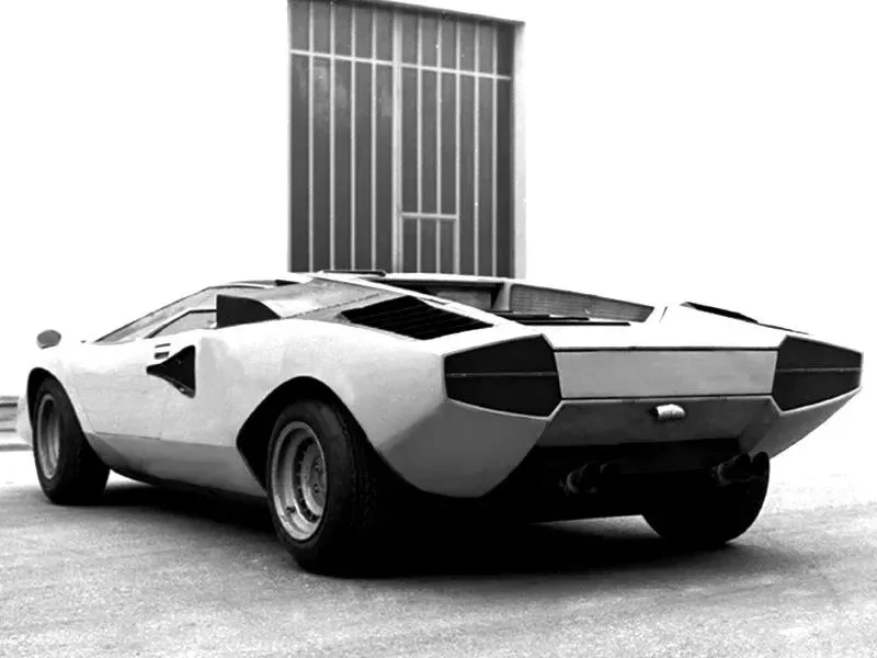 Lamborghini Countach prototype
designed by bertone
1971