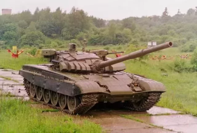 ▲T-72M2的主武器爲一門125毫米2A45MS滑膛炮