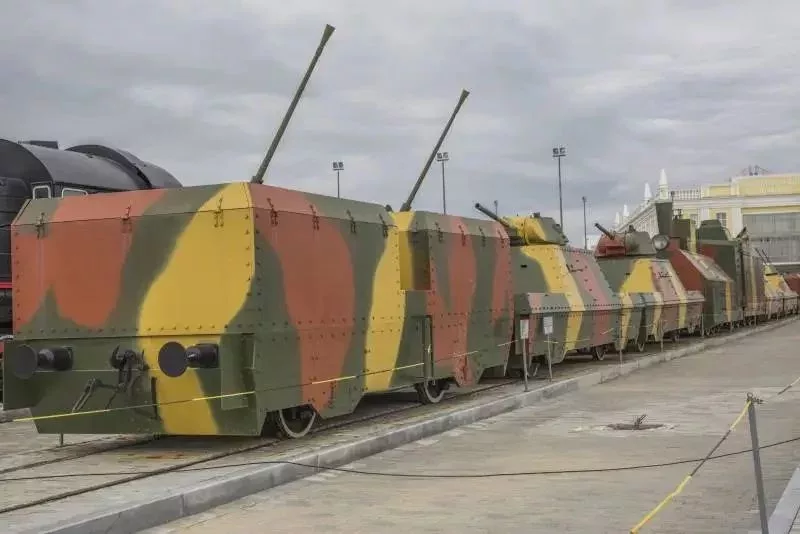 ▲BP-43型裝甲列車的防空車廂,搭載兩門37毫米61-K高射炮