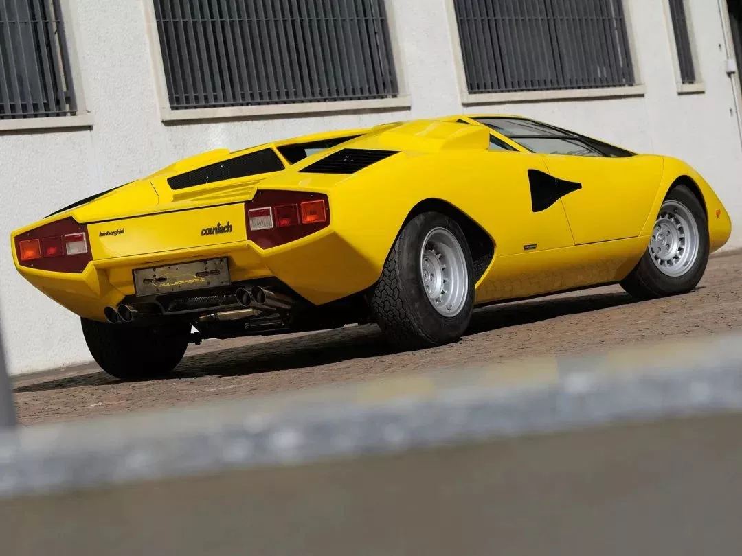 Lamborghini Countach
designed by bertone
1974