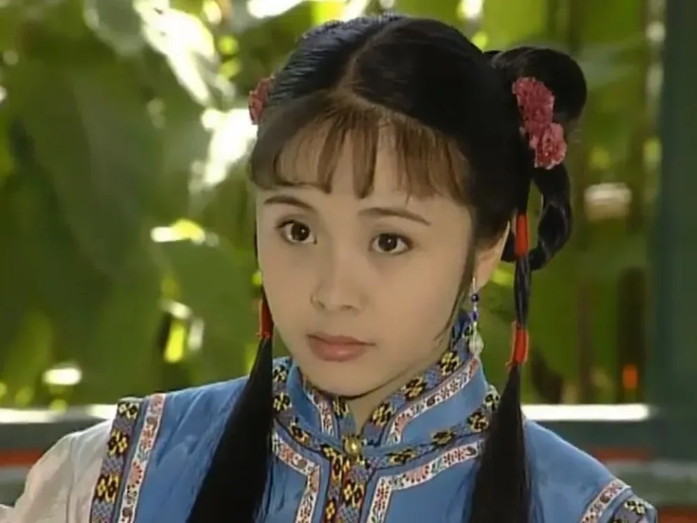 楊若兮搭檔張國立出演《康熙微服私訪記》中的墜兒