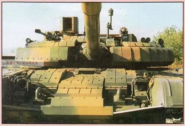 ▲T-72M2全車安裝了DYNAS爆炸反應裝甲,增強的防護能力