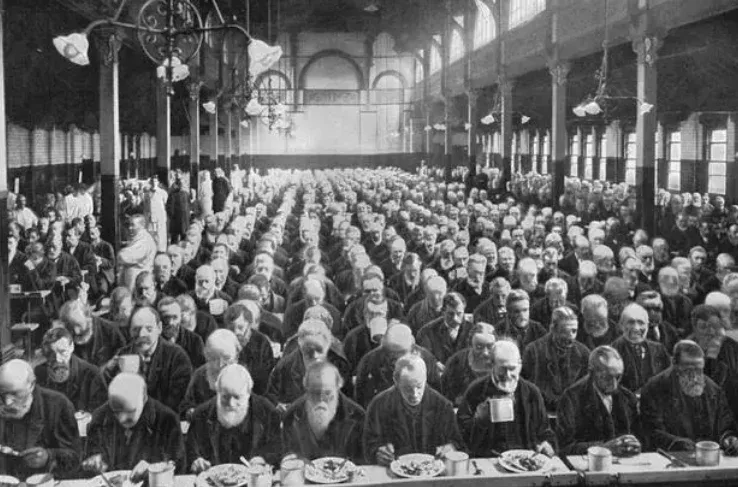 ◇ 圖爲1903年的倫敦聖馬裏波恩的濟貧院