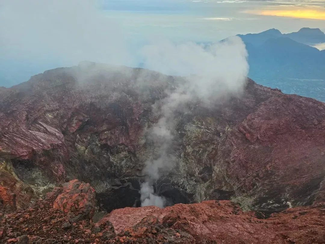 活火山,還在一直冒煙