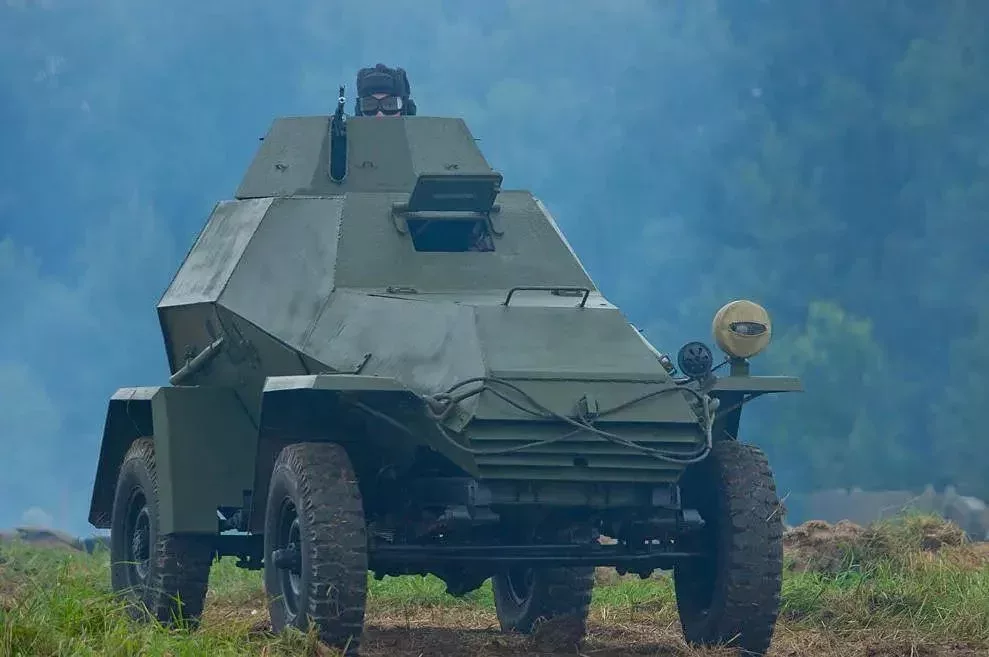 ▲BA-64裝甲汽車,該車曾被改裝爲鐵路裝甲汽車