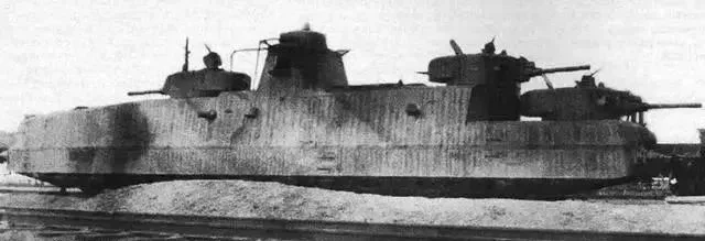 ▲MBV-2搭載了三座T-28中型坦克炮塔