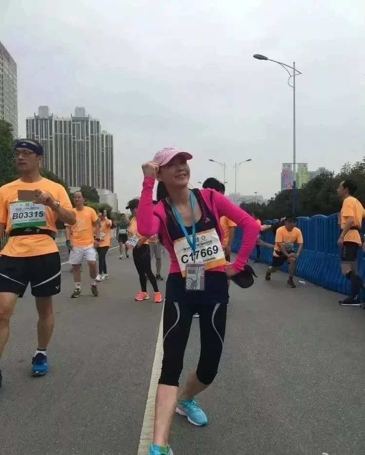 李琳一個在家時,喜歡運動
